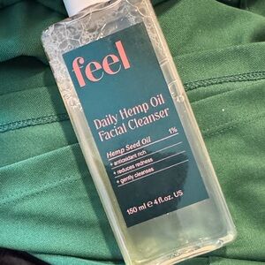 feel Daily Hemp Oil Facial Cleanser - Green Bottle
